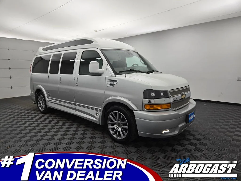 Used 2021 White Fade Chevrolet Explorer Limited SE image 1