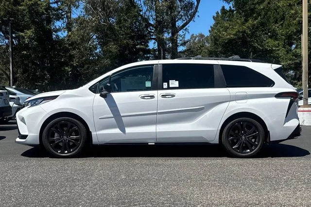 New 2026 Ice Cap Toyota  XSE image 7