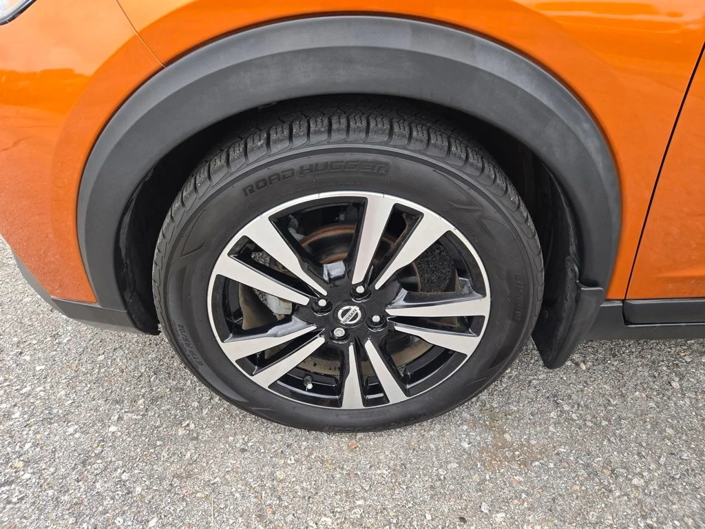 Used 2020 Orange Nissan SR image 9