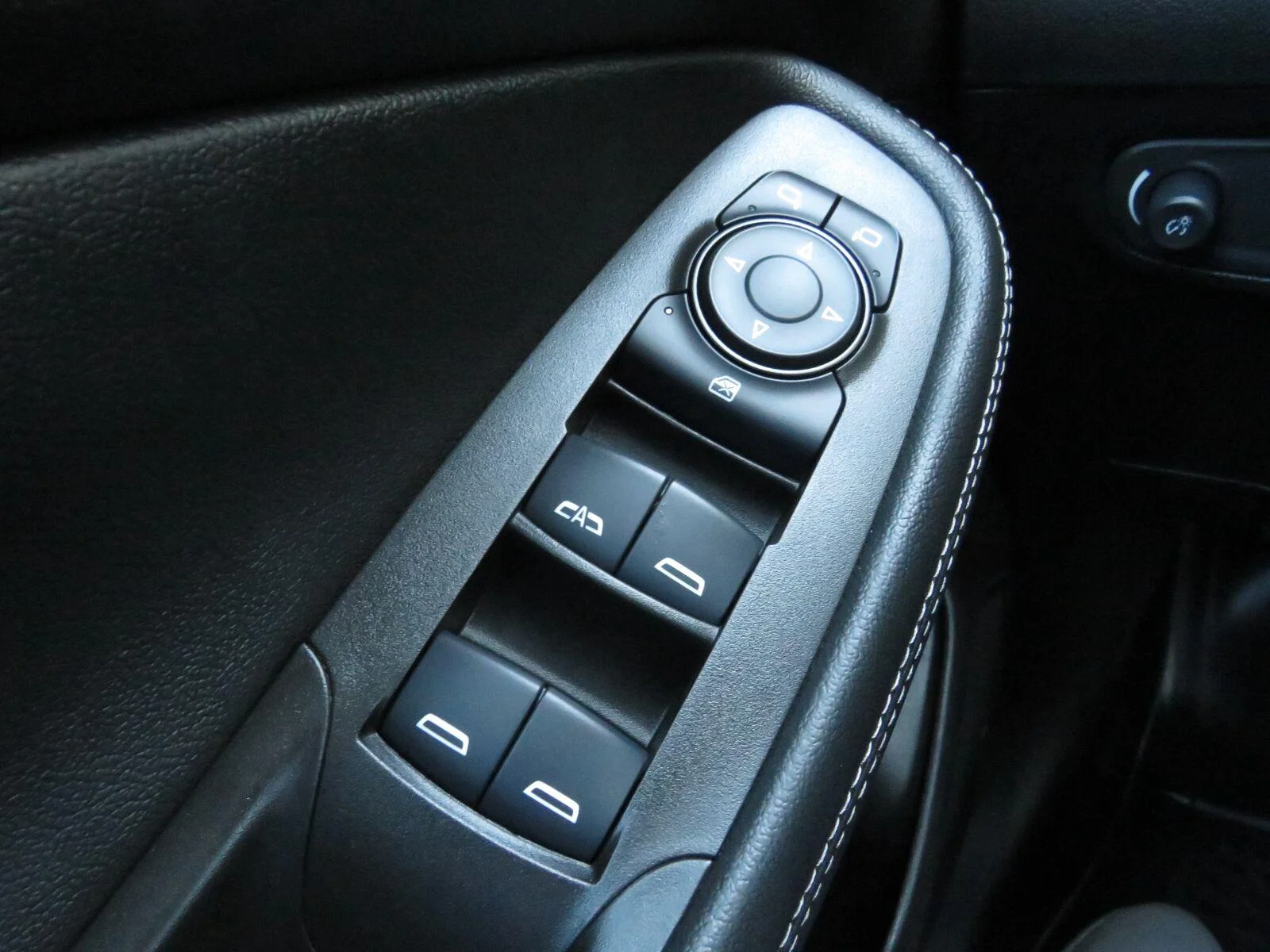 Used 2022 Cinnabar Metallic Buick Essence image 31