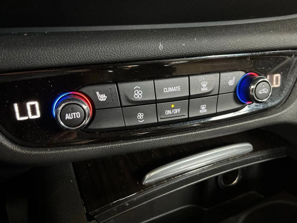 Used 2019 White Buick Avenir image 15