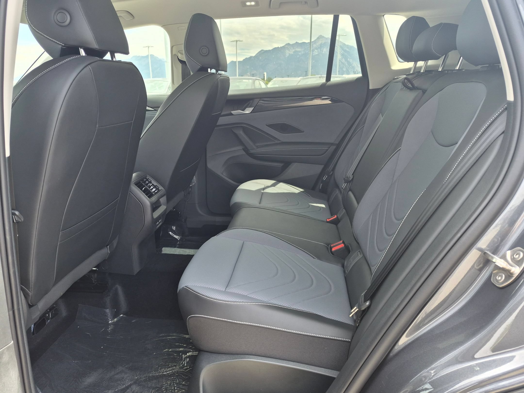 New 2026 Platinum Gray Metallic Volkswagen SE image 26
