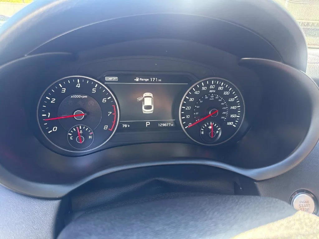 Used 2018 White Kia GT2 image 19