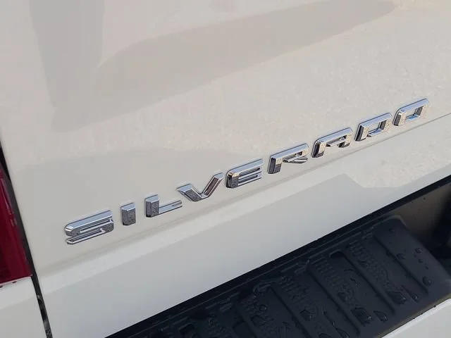 New 2026 Summit White Chevrolet RST image 33