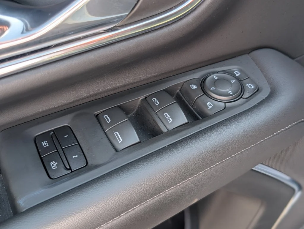 Used 2023 White Chevrolet Z71 image 20