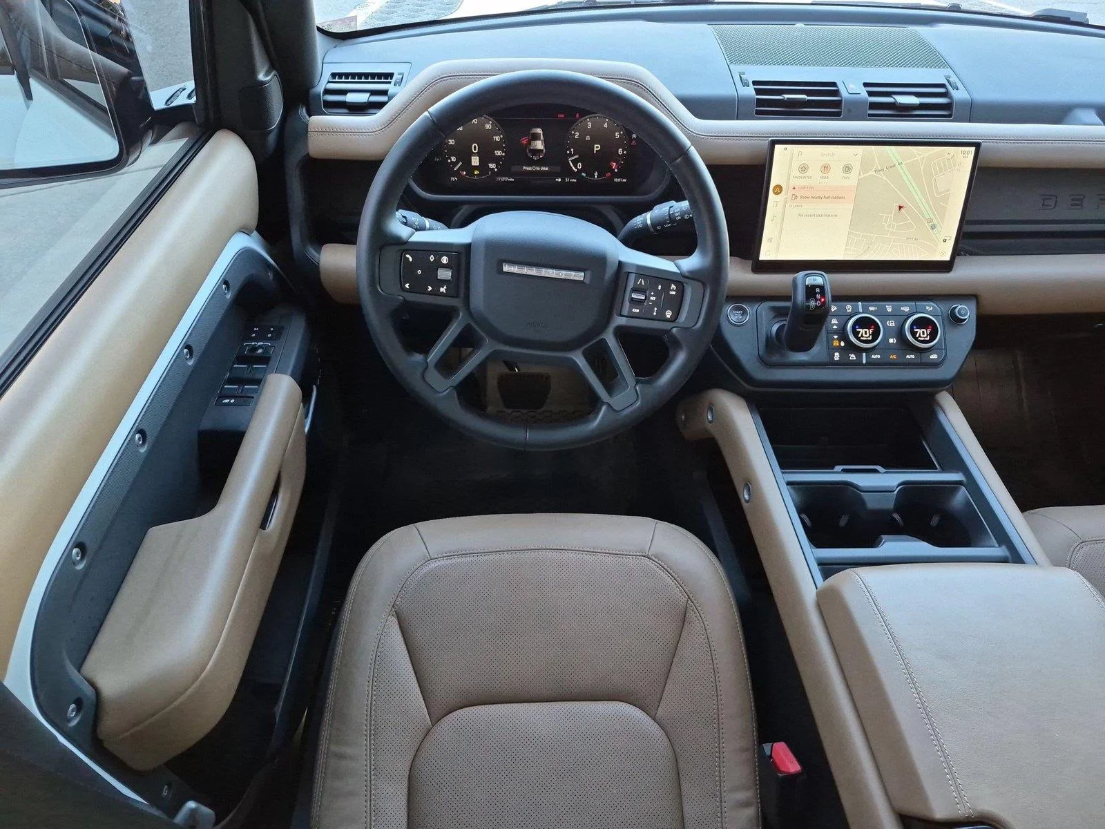Used 2025 Fuji White Land Rover X-Dynamic SE image 31