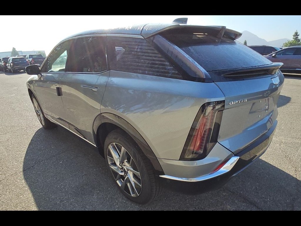 Used 2027 Silver Cadillac Luxury image 4