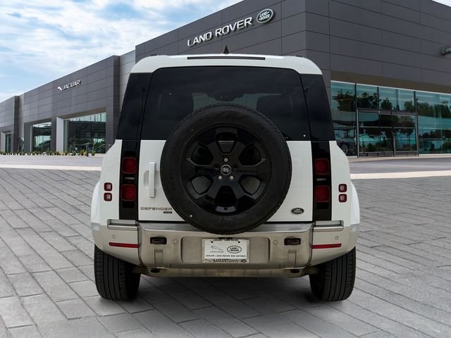 Used 2023 White Land Rover SE image 4