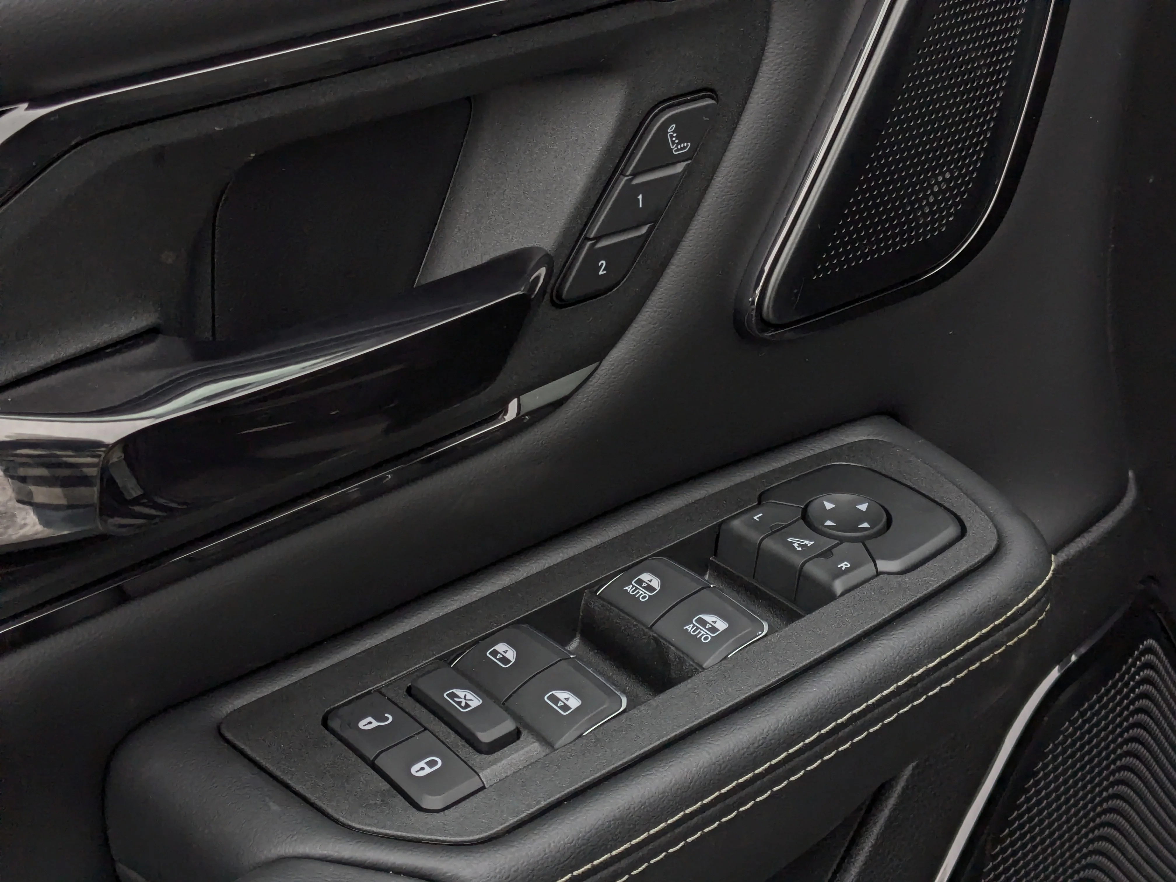 New 2026 Black RAM Limited - PANO SUNROOF - HEADS UP DISPLAY - RAMBOX CARGO & TONS MORE! image 13