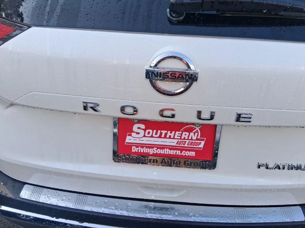 Used 2021 White Nissan Platinum image 9