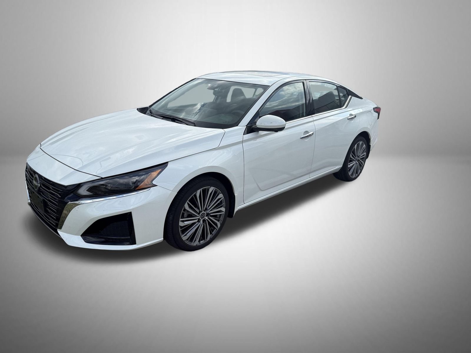 Used 2023 White Nissan 2.5 SL image 1