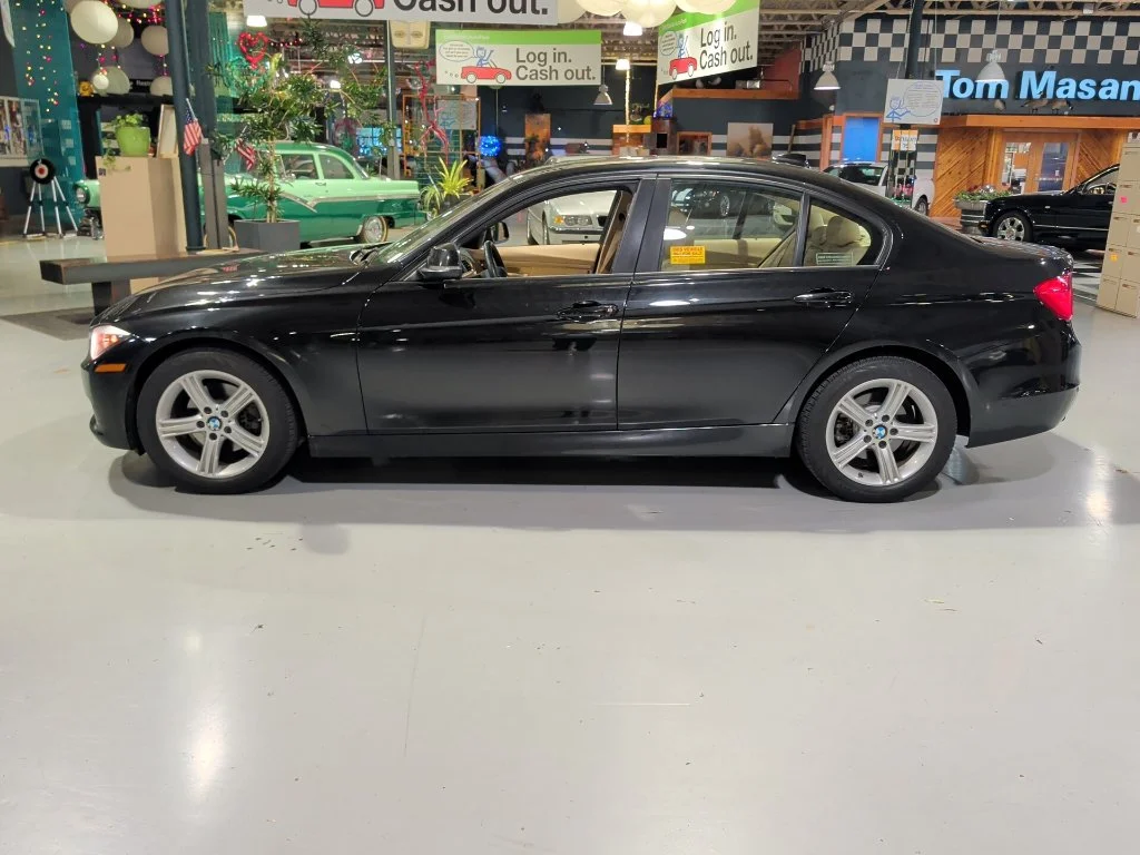 Used 2014 Black BMW 320i xDrive image 12