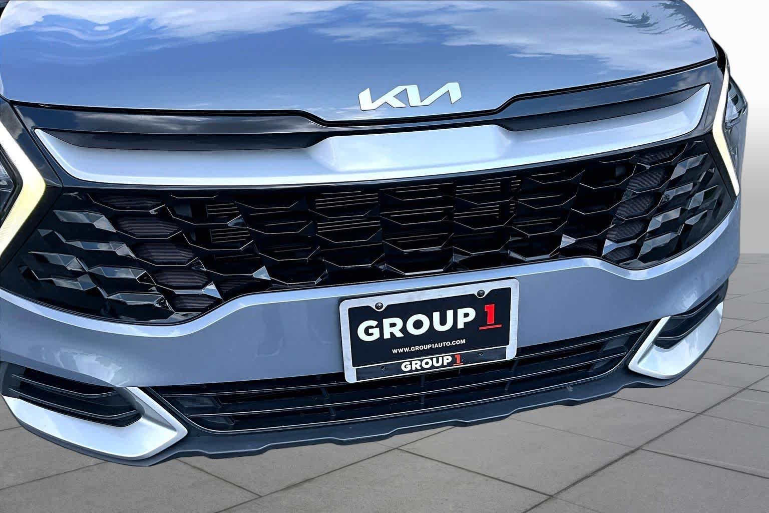 Used 2024 Everlasting Silver Kia EX image 29