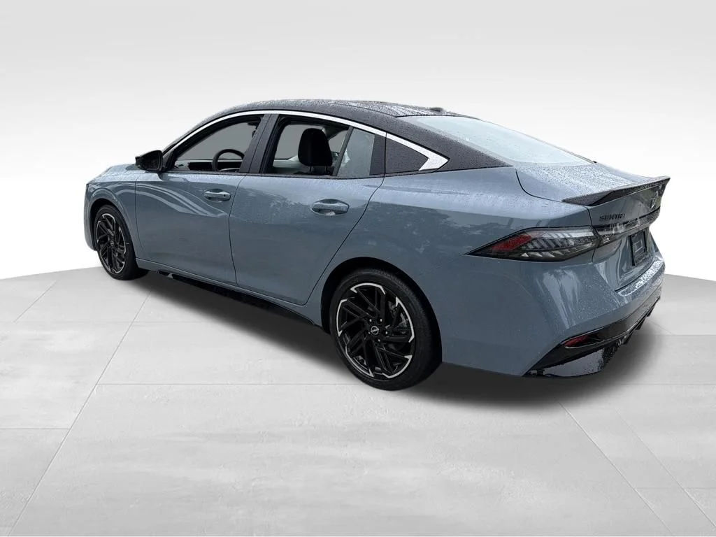 New 2026 Atlantic Gray Metallic / Super Black Two-tone Nissan SR image 5