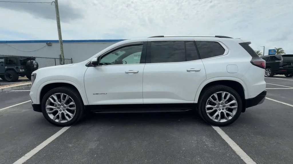 Used 2025 White Frost Tricoat GMC Denali image 5