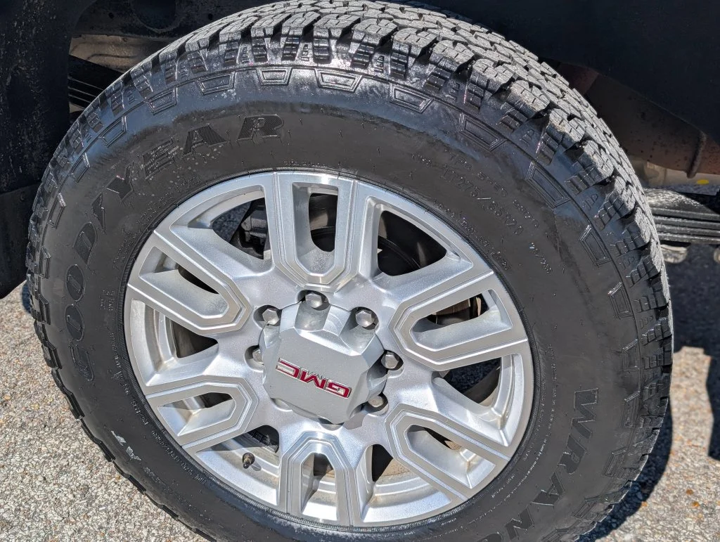 Used 2023 White GMC SLT image 42