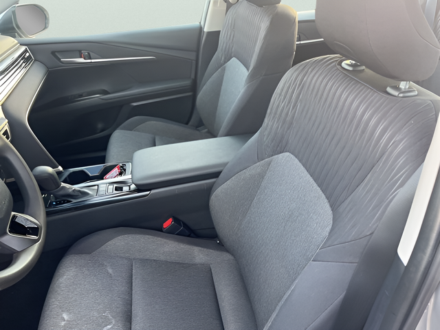 2025 Toyota Camry LE - Photo 11