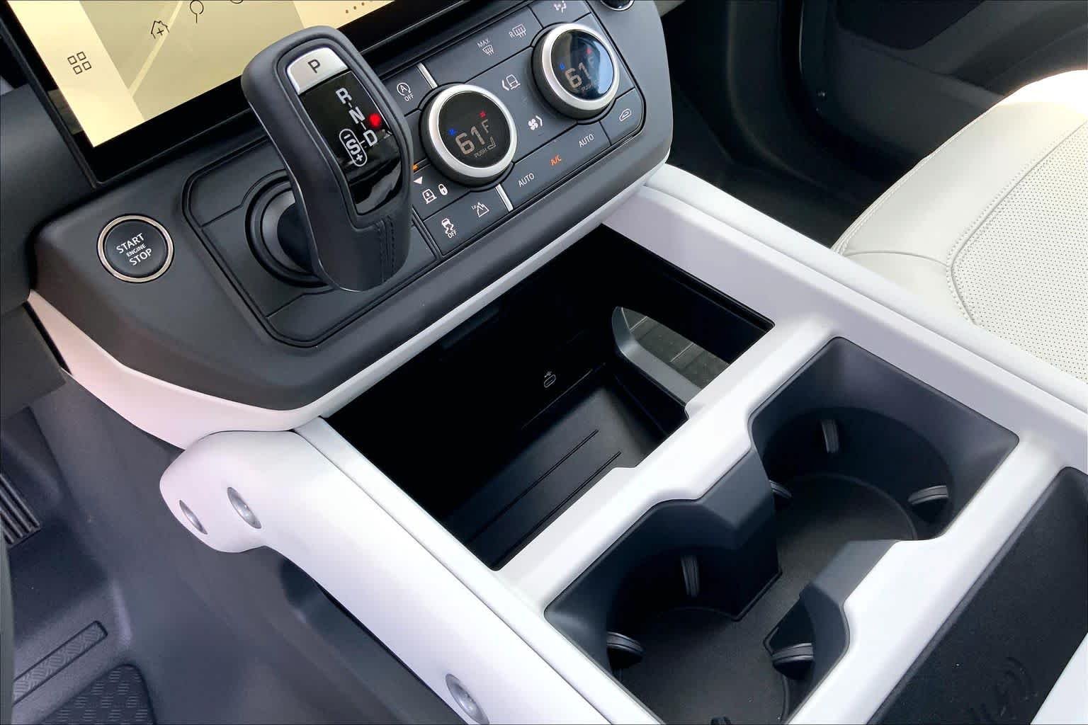 New 2026 Santorini Black Land Rover S image 7