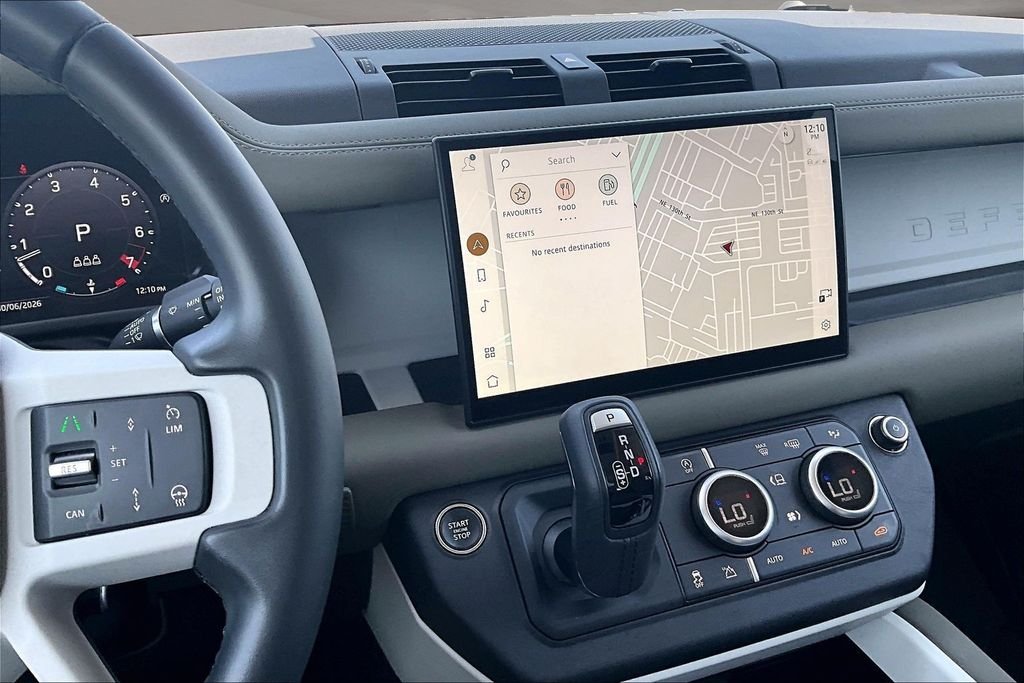 Used 2025 Green Land Rover S image 6