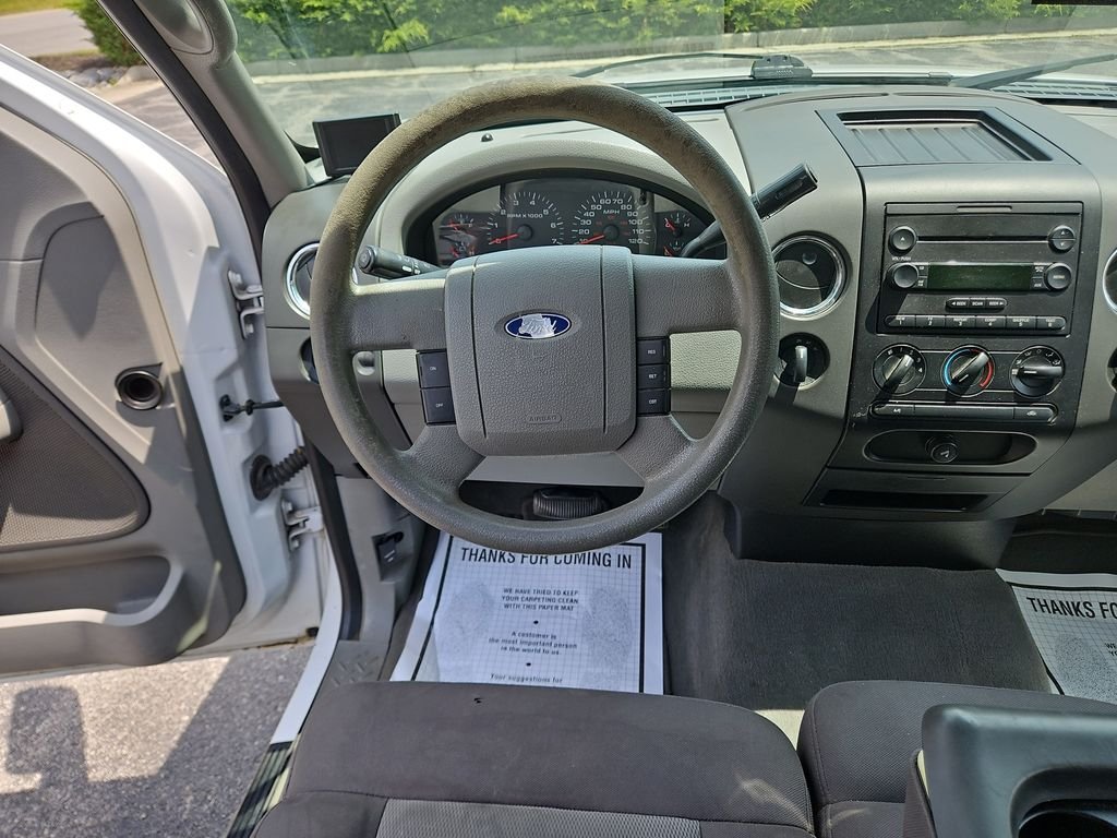 Used 2004  Ford  image 13