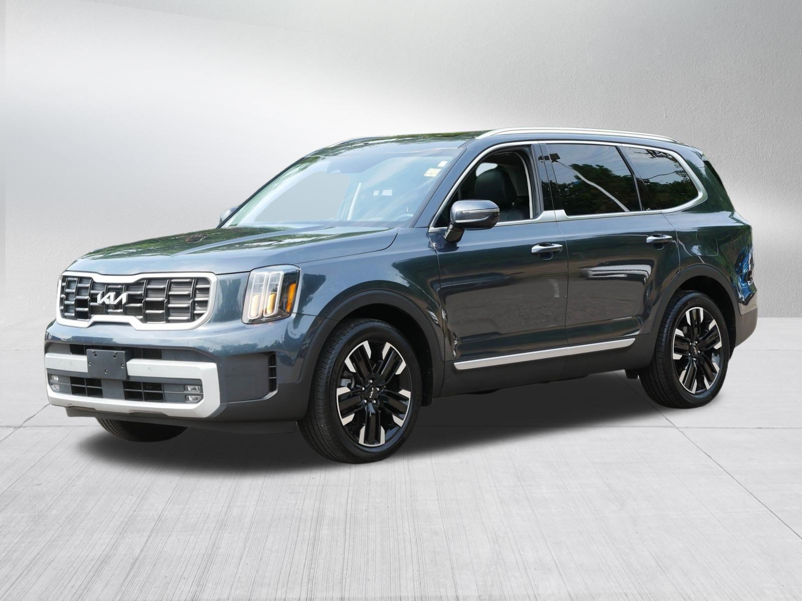 Certified Used 2024 Gravity Gray Kia SX Prestige image 3