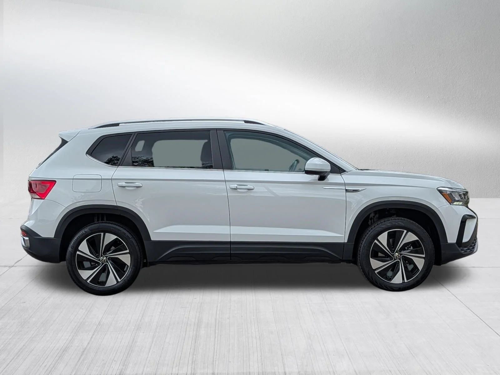 Certified Used 2023 Pure White Volkswagen SE image 8