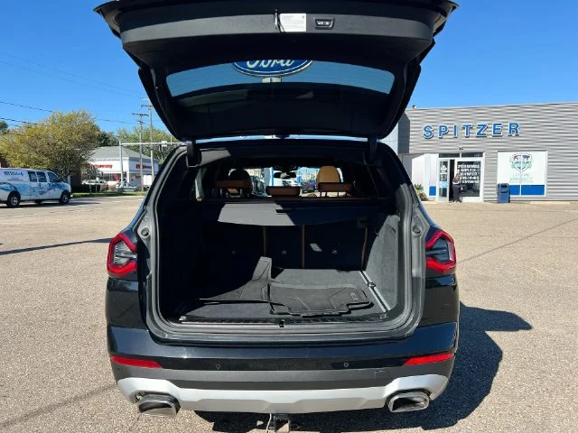 Used 2022 Black BMW xDrive30i image 22