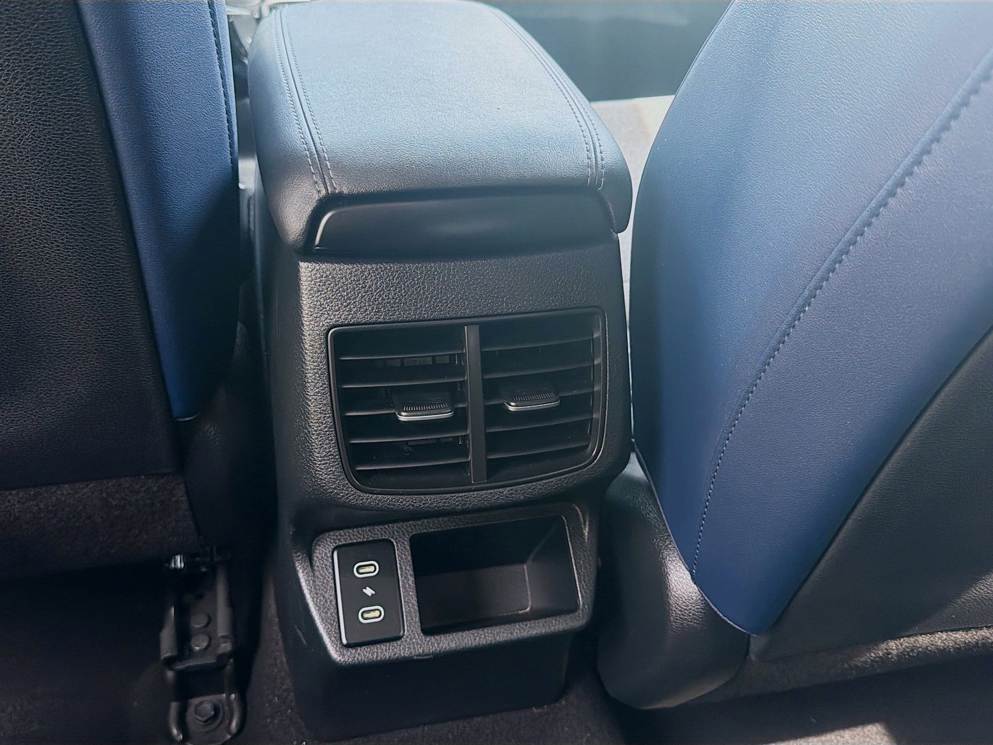 Used 2024 Fusion Black Kia S image 23
