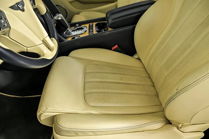 Used 2012 Blue Crystal Metallic Bentley GT image 17