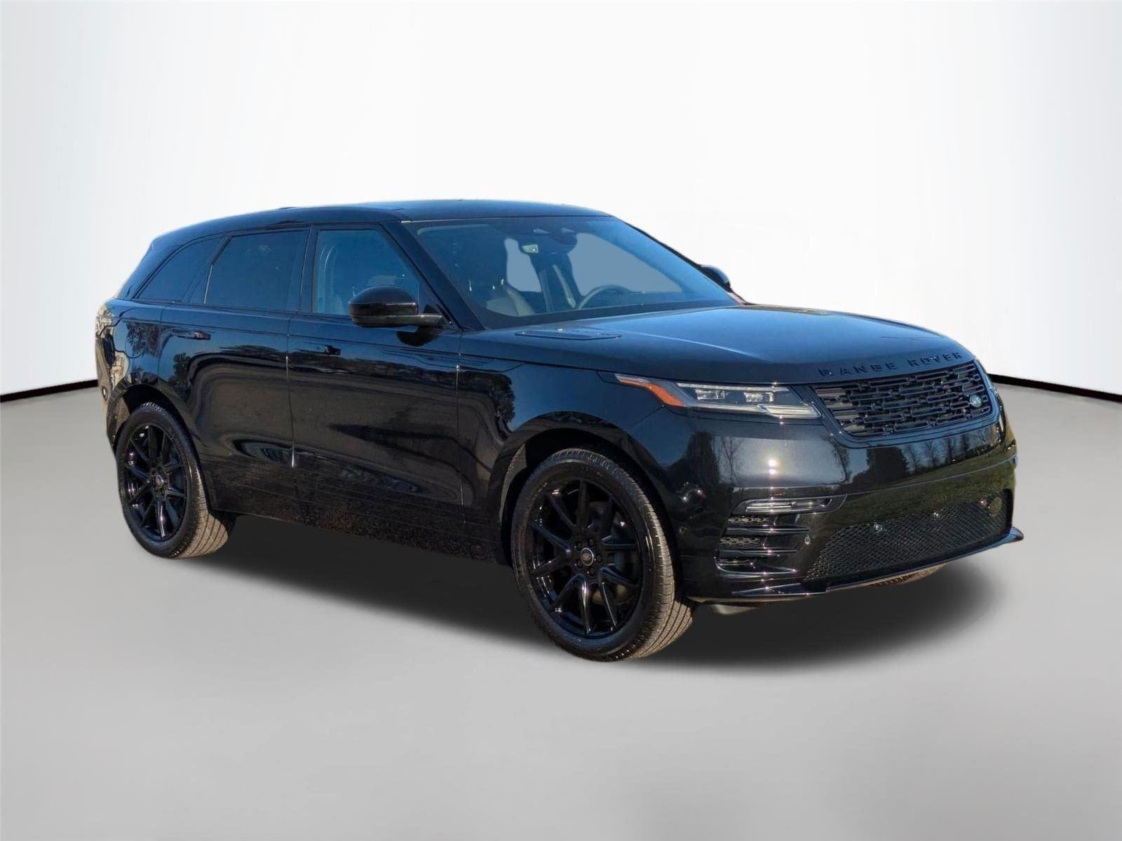 Used 2026 Santorini Black Metallic Land Rover Dynamic SE image 3
