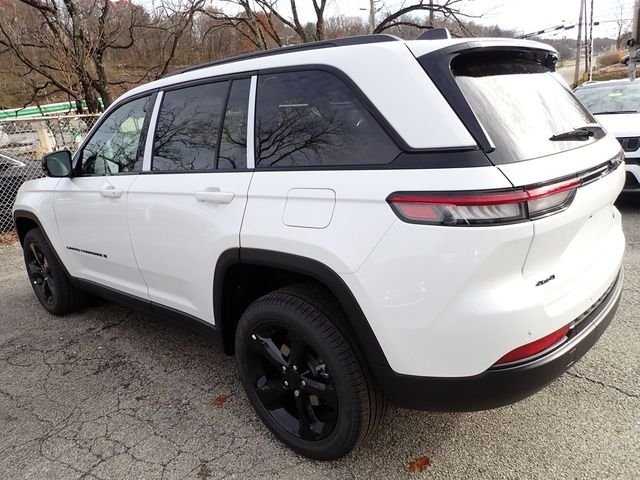 New 2025 Bright White Clear-Coat Exterior Paint Jeep Limited image 3