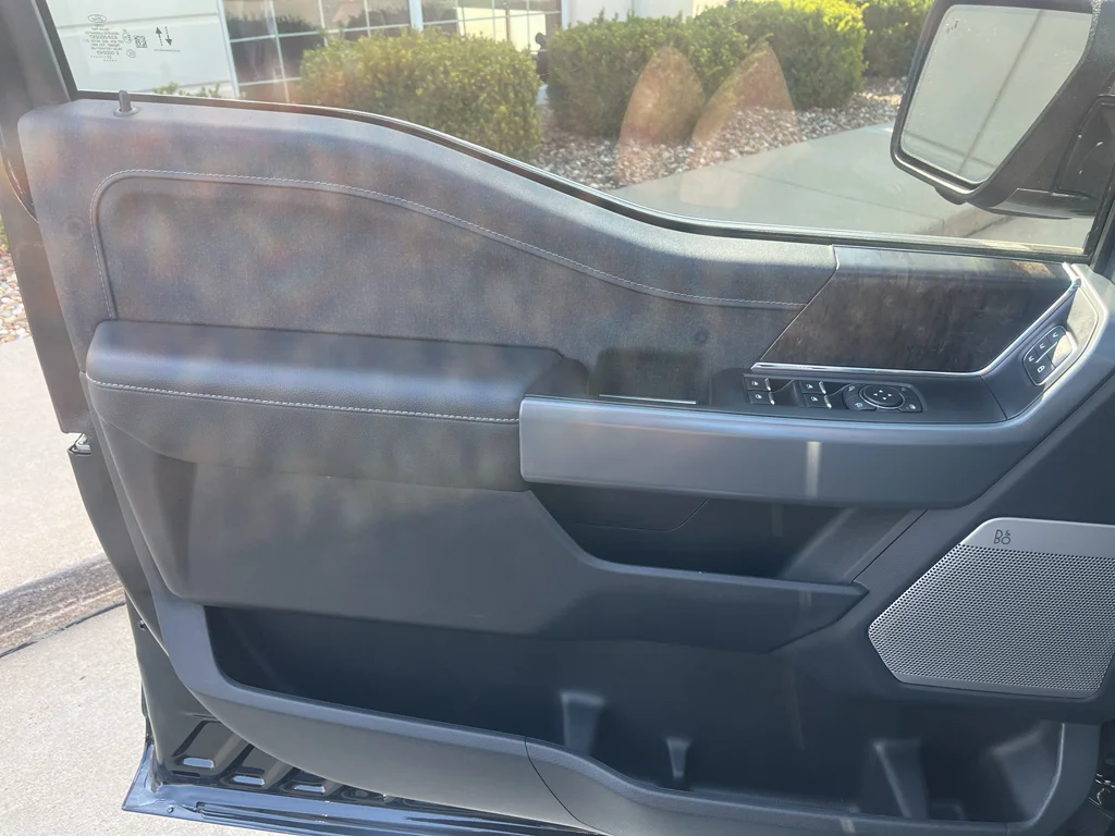 Used 2022 Agate Black Metallic Ford LARIAT image 24
