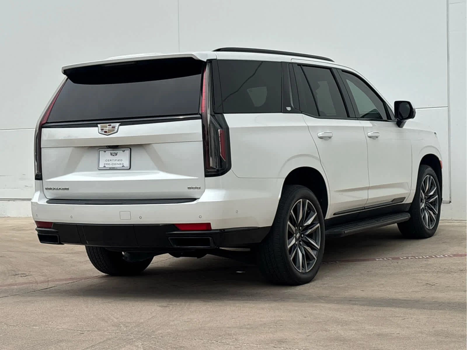 Used 2022 Crystal White Tricoat Cadillac Sport image 4