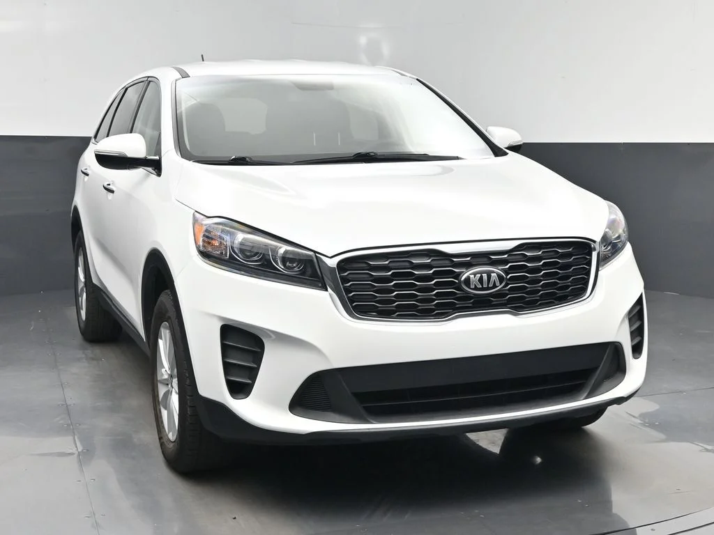 Used 2020 White Kia LX image 21