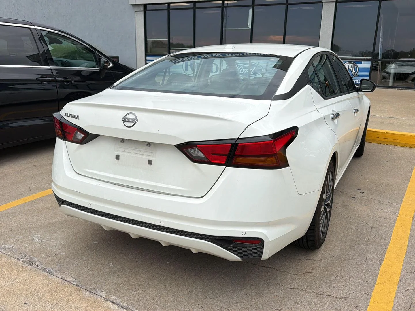 Used 2025 Glacier White Nissan SV image 5