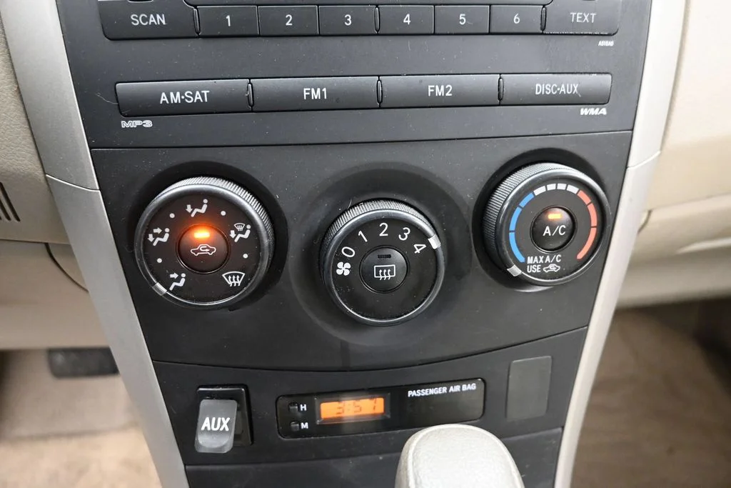 Used 2010  Toyota S image 21
