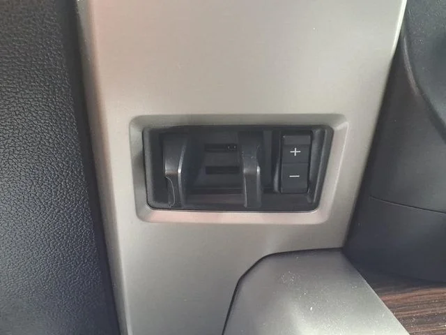 Used 2015 White Ford Lariat image 32
