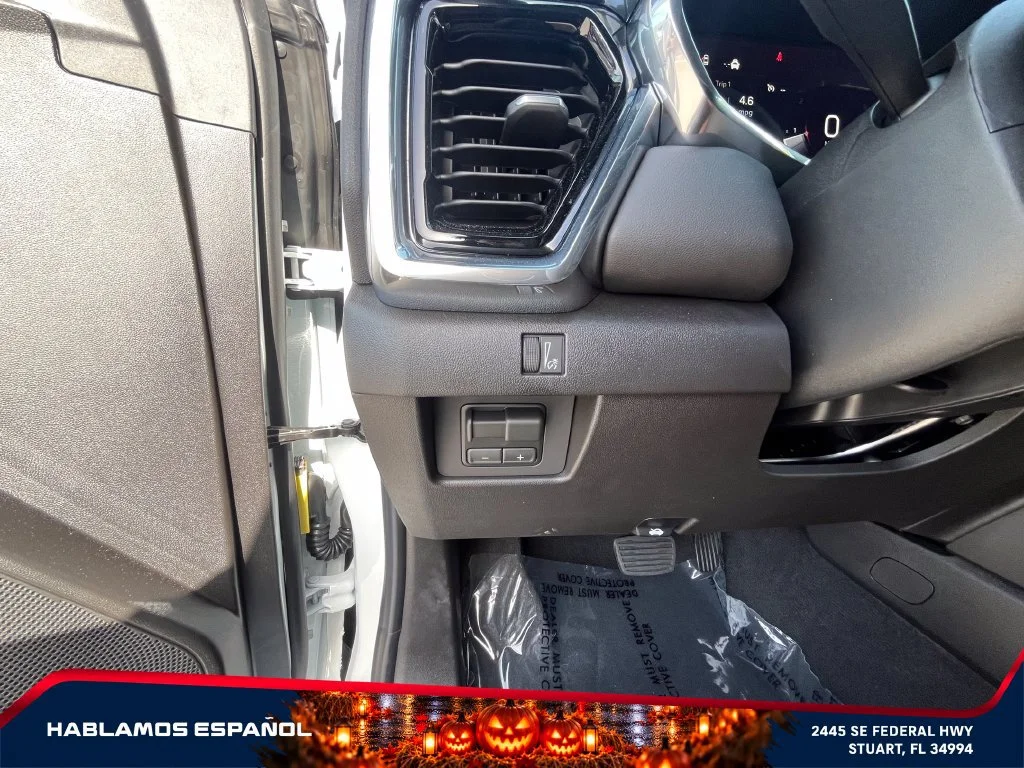 New 2026 Summit White GMC Elevation image 24
