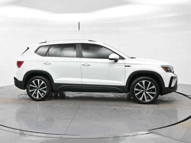Used 2022 Pure White [white Volkswagen SE image 8