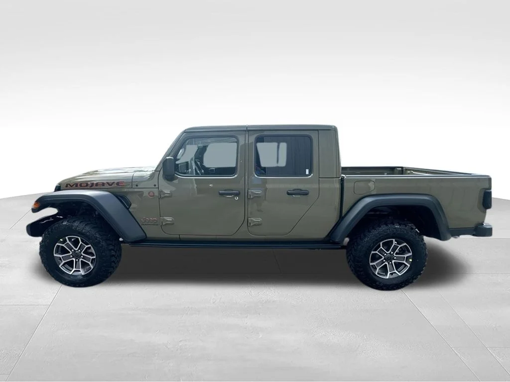 Used 2025 Green Jeep Mojave image 6