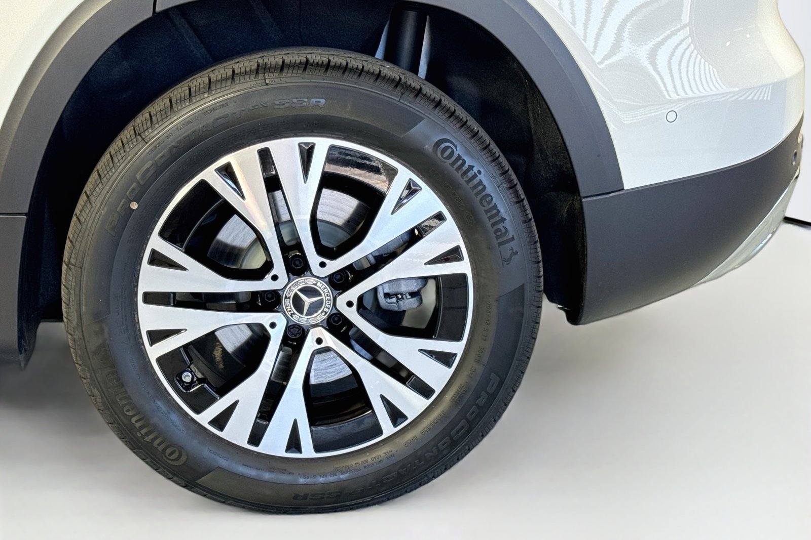 New 2026 Polar White Mercedes-Benz GLB 250 image 28