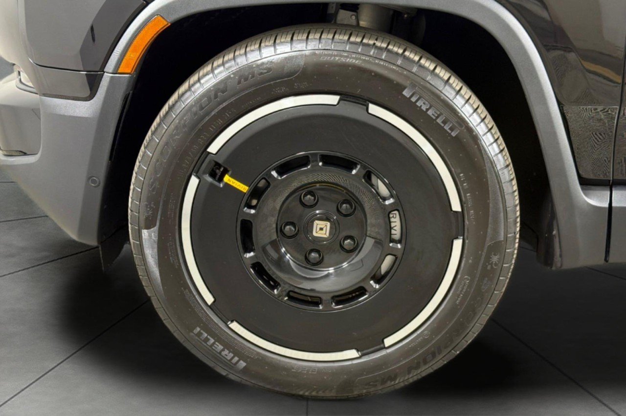 Used 2025 BLACK Rivian Adventure image 25
