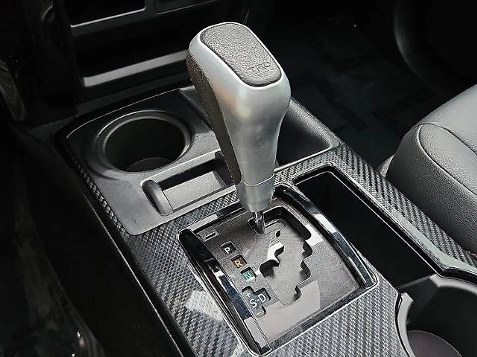 Used 2020 Hunter Green Toyota  image 13