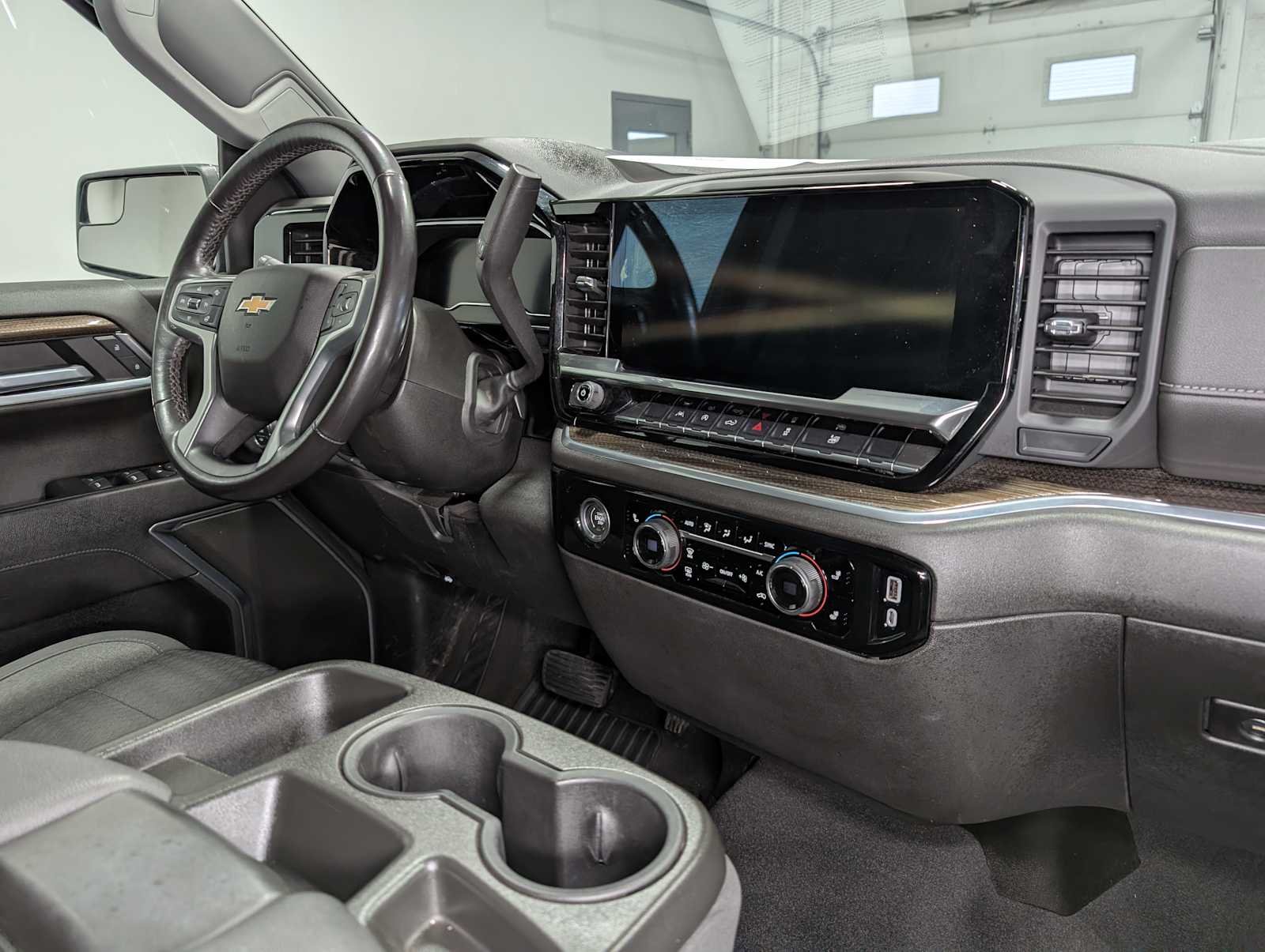 Used 2022 Black Chevrolet LT image 40