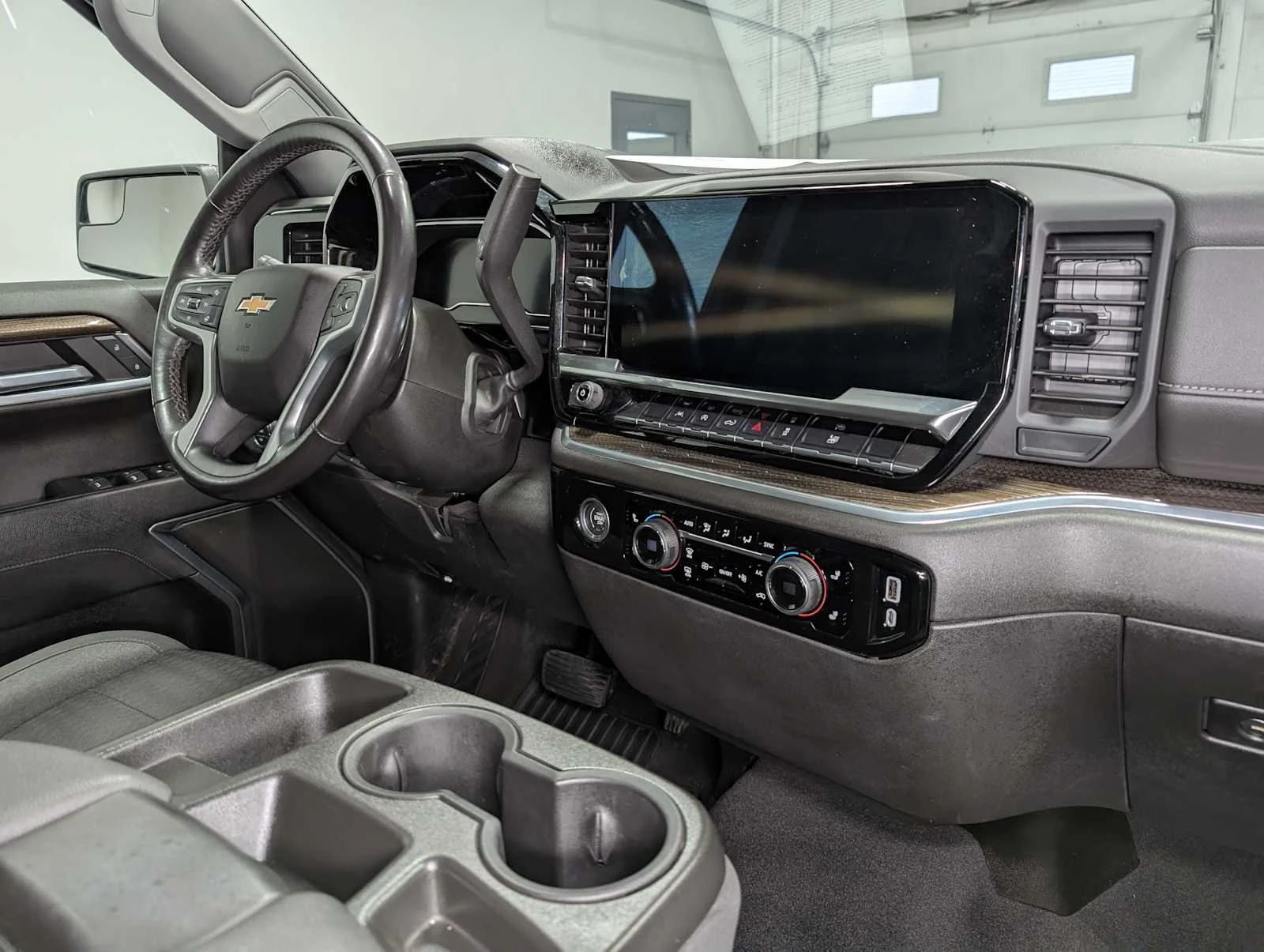 Used 2022 Black Chevrolet LT image 40