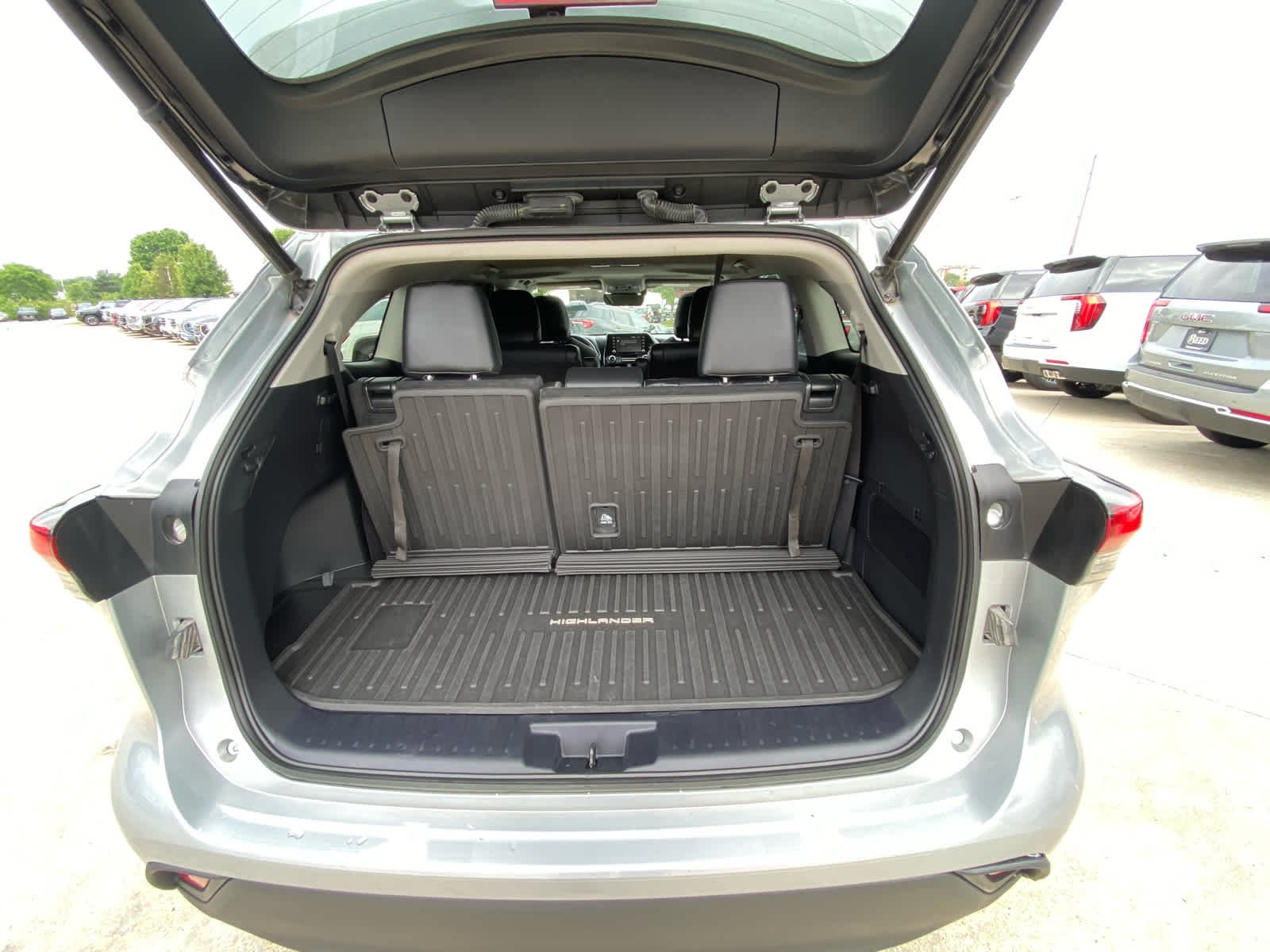Used 2020  Toyota Hybrid XLE image 25