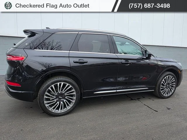 Used 2022 Black Metallic Lincoln Standard image 8