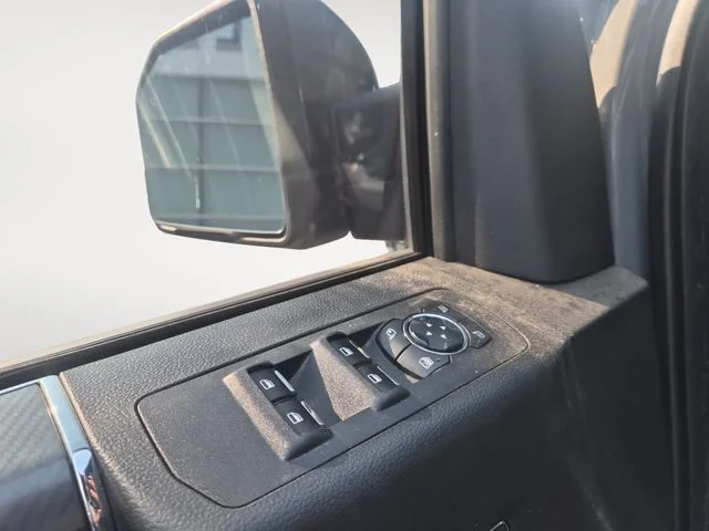 Used 2018  Ford Lariat image 10