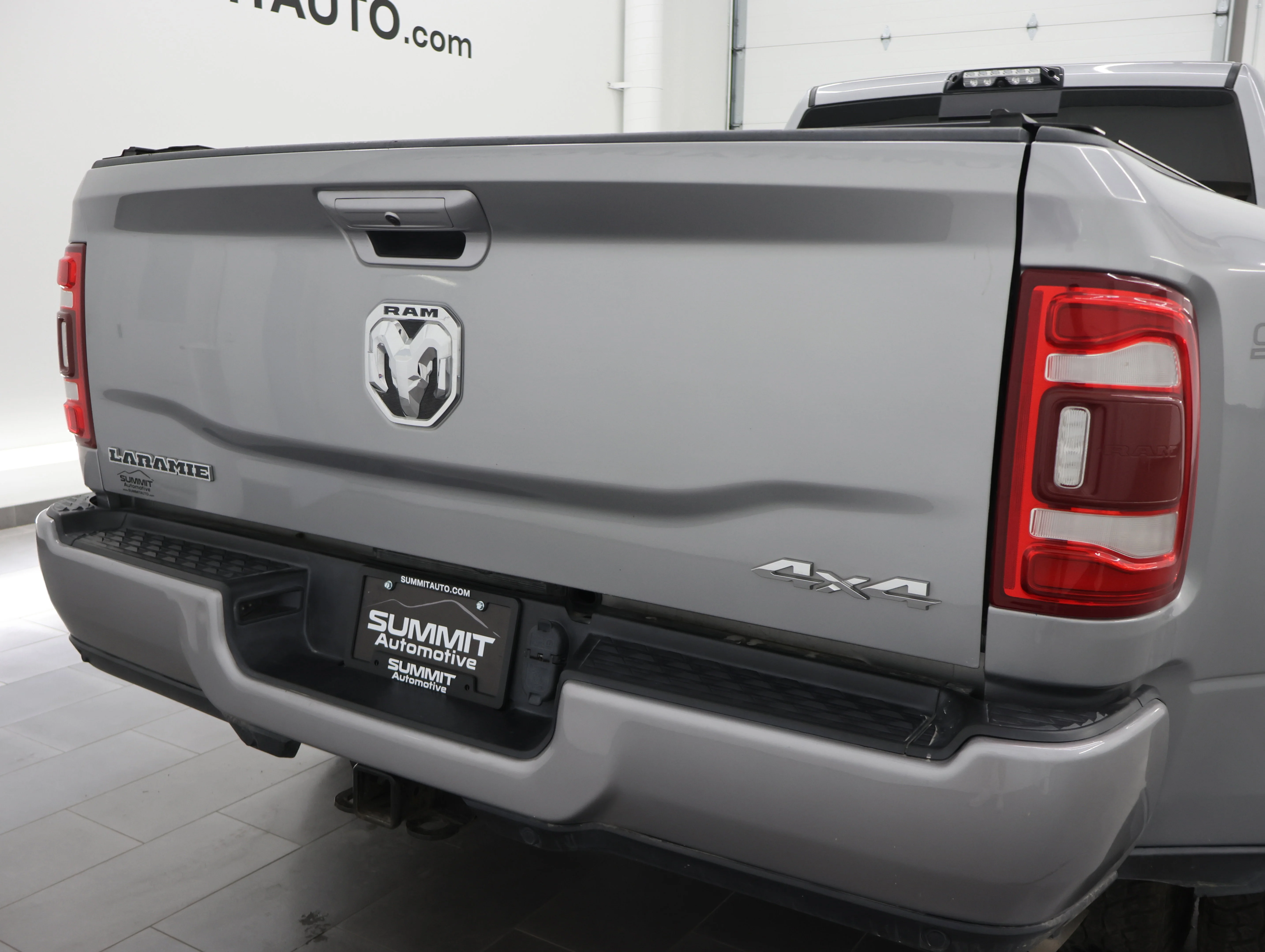 Used 2020 Billet Silver Metallic Clearcoat Ram Laramie image 32