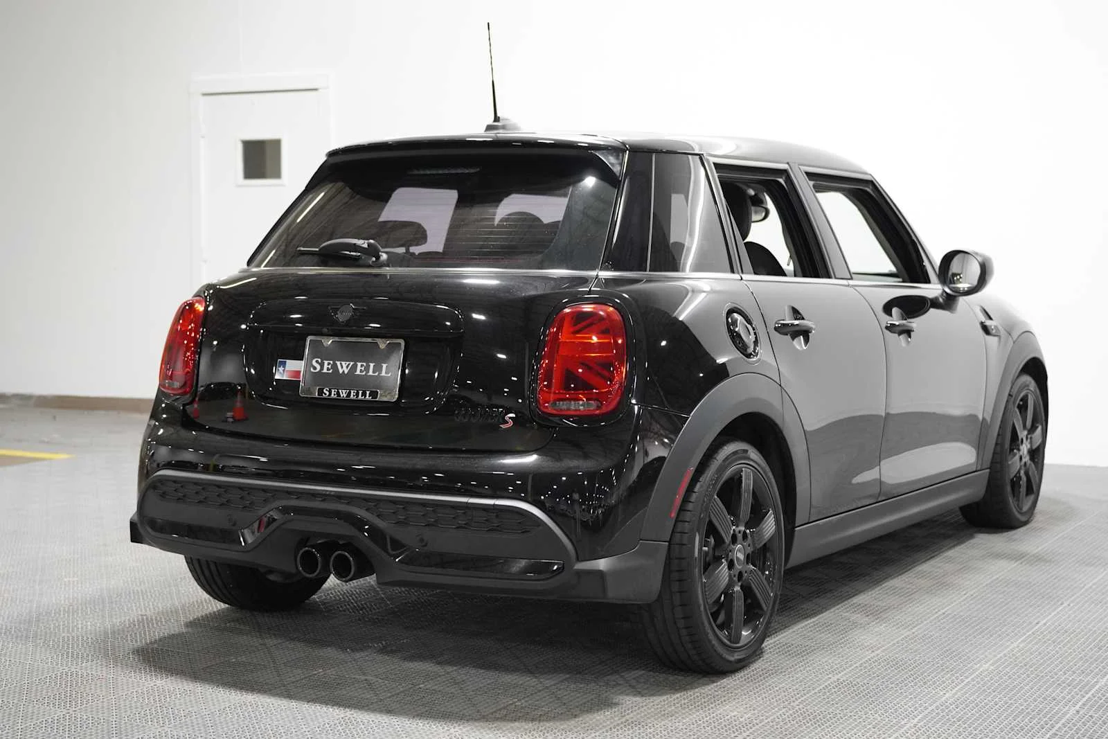 Used 2022 Midnight Black Metallic MINI Cooper S image 4